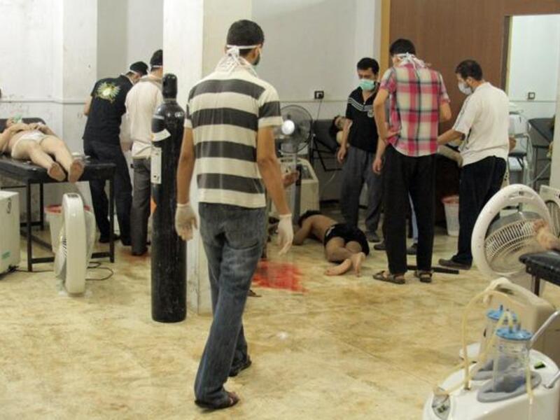 A handout image released by the Syrian opposition's Shaam News Network shows Syrian volunteers helping victims in a field hospital in the eastern Ghouta suburb of Damascus, whom the Syrian opposition said on August 21, 2013 were killed in a toxic gas attack by pro-government forces. AFP PHOTO/HO/SHAAM NEWS NETWORK 