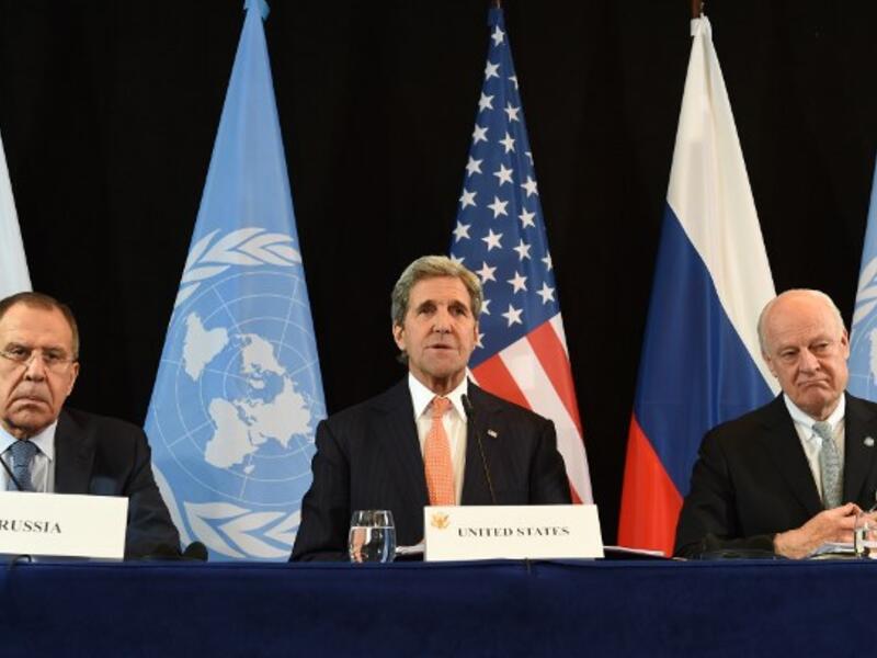Russian Foreign Minister Sergei Lavrov, US Secretary of States John Kerry and UN Special Envoy for Syria Staffan de Mistura attend a press conference after the International Syria Support Group (ISSG) meeting in Munich on Feb. 12, 2016. (AFP/Christof Stache)