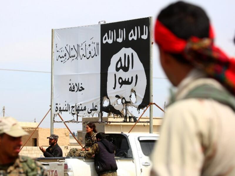 Kurdish fighters engaged in the battle against Daesh in Raqqa (file photo)