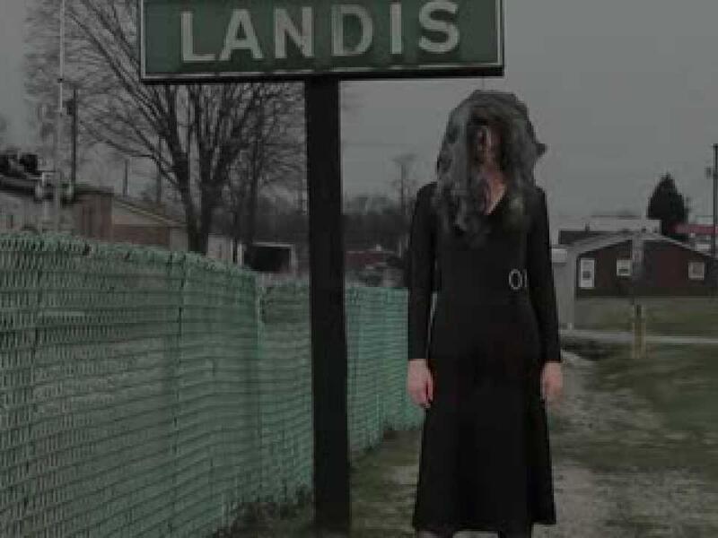 The Woman in Black : شبح امرأة برداء أسود تعود لتنتقــم من أهل القــرية لأنها تعرضت للازدراء والاهانة منهم على مدى حياتها