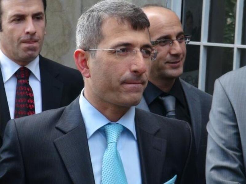 This photo taken on December 26, 2013, shows Turkish prosecutor Muammer Akkas as he walks out from a courthouse in Istanbul. [AFP]