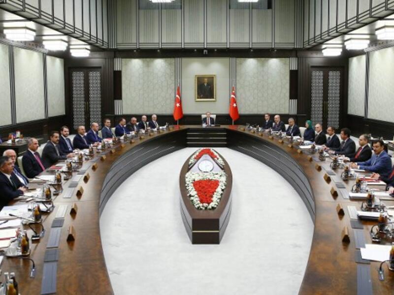 President of Turkey Recep Tayyip Erdogan (C) chairs the meeting of 65th Cabinet of Turkey at Presidential Complex, in Ankara on May 25, 2016. (AFP/Kayhan Ozer)