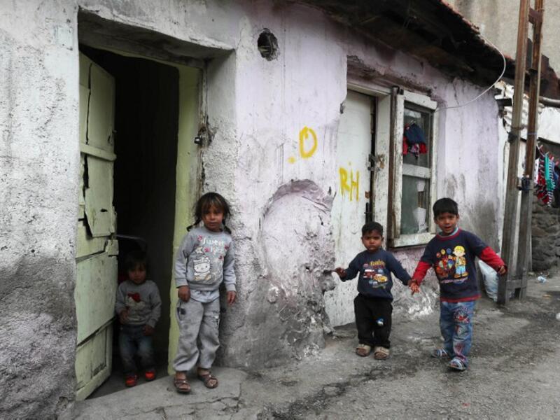 Syrian children play outside their homes in the Ismetpasa neighbourhood in the Turkish capital Ankara on April 11, 2017. (AFP/Adem Altan)