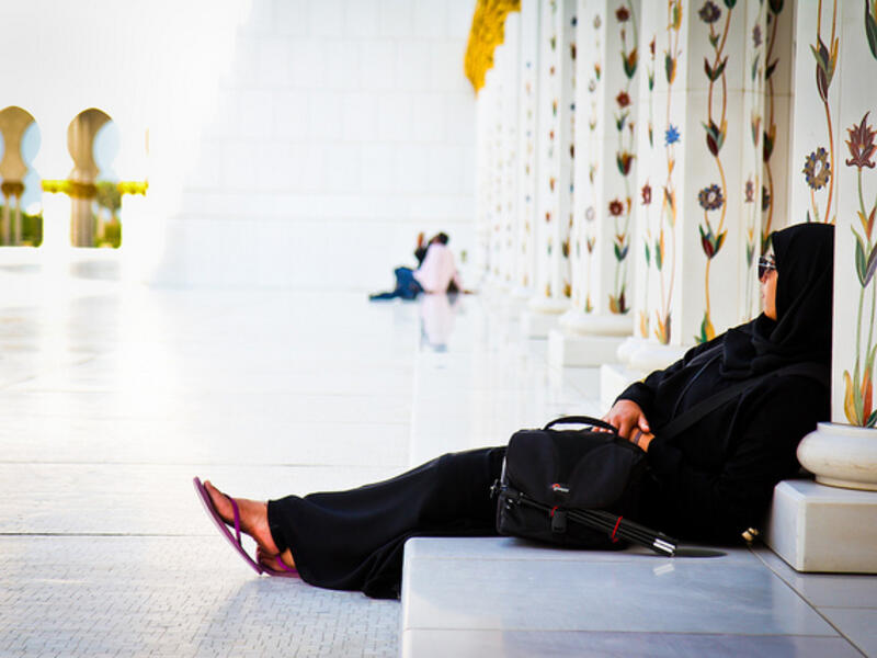 Emirati woman at the Sheikh Zayed Mosque in Abu Dhabi (Flickr)