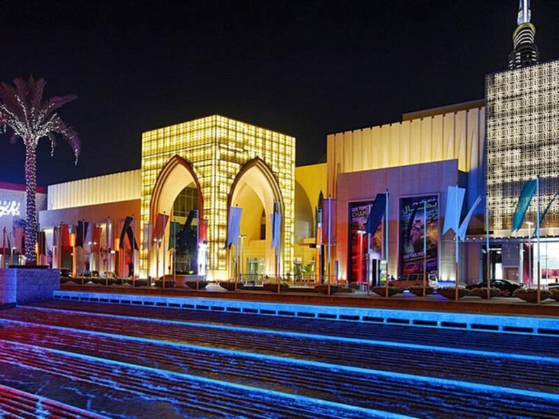 The Dubai Mall is a $1.3 billion retail development is an integral component of Downtown Burj Dubai. (futurefood.com)