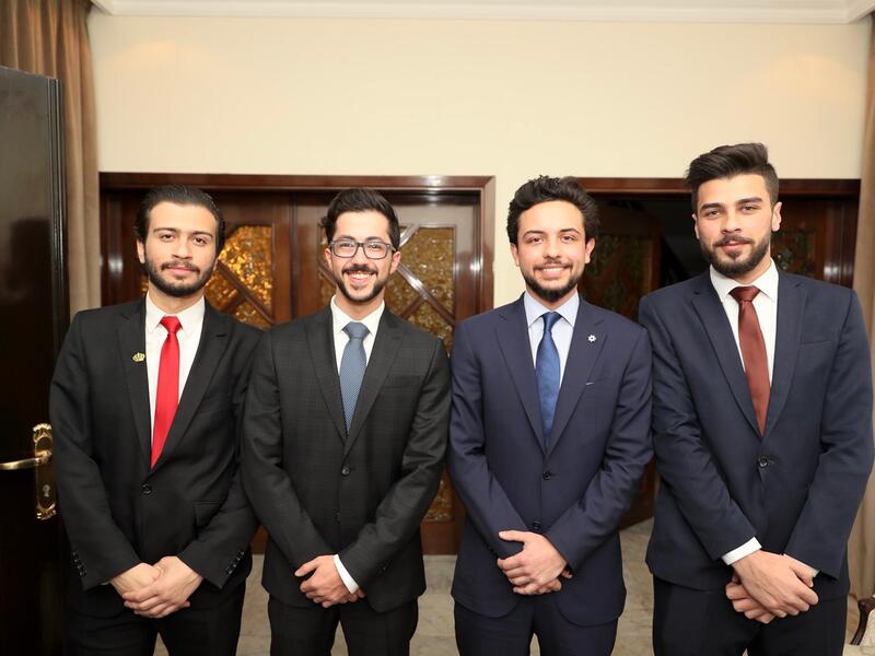 Crown Prince Al Hussein bin Abdullah II, meets with members of the Jordanian community in Bahrain and a group of Haqiq Initiative participants.
(Twitter/@RHCJO)