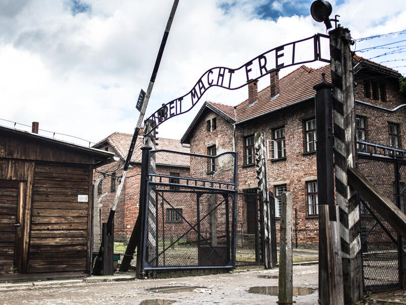 Holocaust Memorial Museum. The main gate of the concentration camp Auschwitz with the inscription work makes you free (Shutterstock)