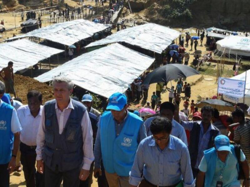 UN refugee chief Filippo Grandi talks with a refugee during a visit to Bangladesh Kutupalong refugee camp for Rohingya / AFP