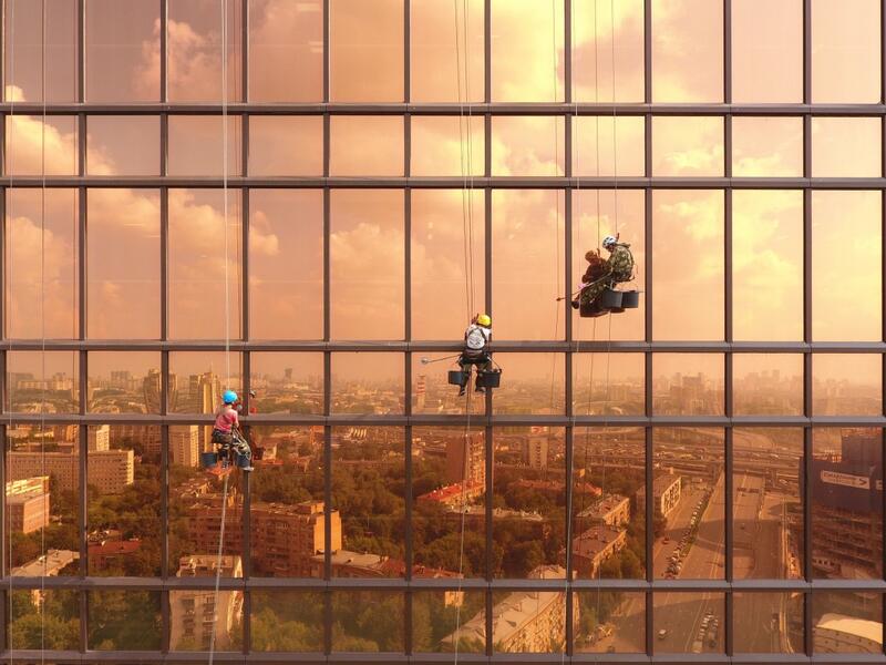 الجائزة الثانية عن فئة المدنية صورة بعنوان "Dawn on Mercury Tower" "الفجر من برج ميركوري" التقطت من قبل أليكسايغو