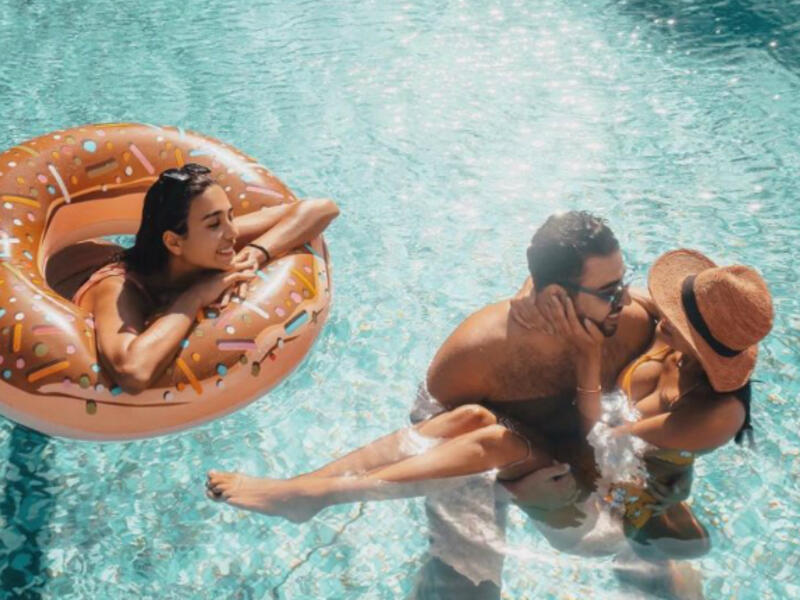 Nadine, one of her 2 beautiful model sisters, AKA the ultimate third wheel, is describing how all of us feel!