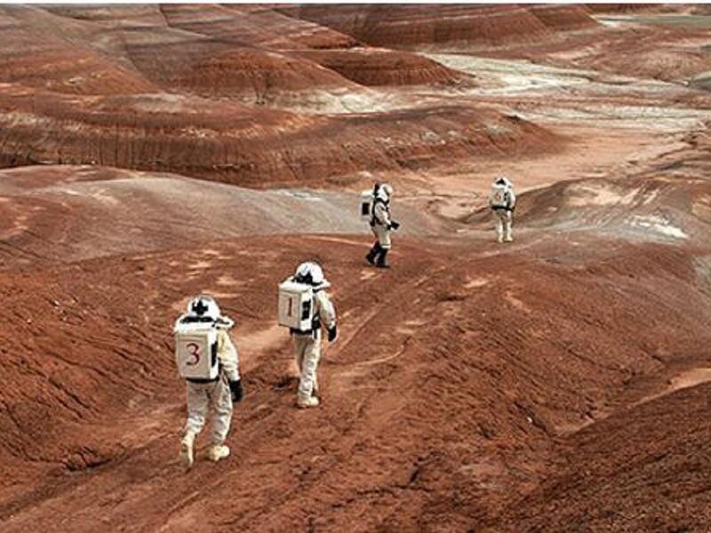 متطوعون عرب في رحلة فضائية للموت على سطح المريخ: سعوديان وعراقيان ومغربيان وفلسطينية ومصري وأردني بين 100 ألف راغب برحلة إعمار المريخ بلا عودة.