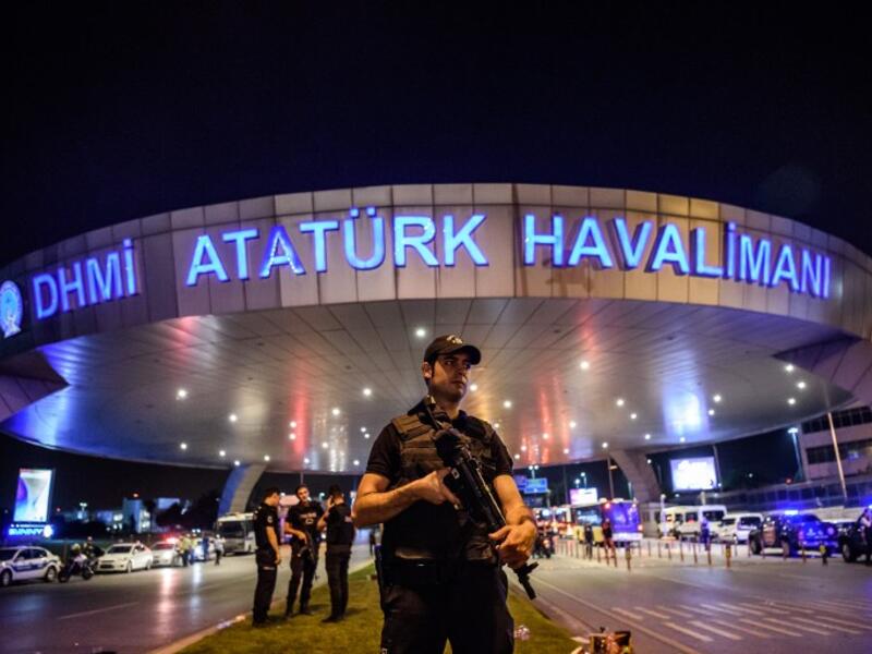 Turkish riot police patrol outside Ataturk International Airport after three suicide bombers killed at least 36 people on June 28, 2016. (AFP/Ozan Kose)