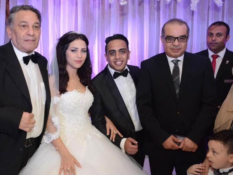 احتفل الممثل الشاب محمد أسامة”أوس أوس” وعروسه بزفافهما وحضر الحفل أصدقاء أوس أوس من المشاركين بعروض “مسرح مصر” وعلى رأسهم أشرف عبد الباقي وعلي ربيع ومصطفى خاطر ودينا محسن “ويزو” وإسراء عبد الفتاح ومحمد انور وعمر متولي وحمدي الميرغني ومحمد عبد الرحمن.