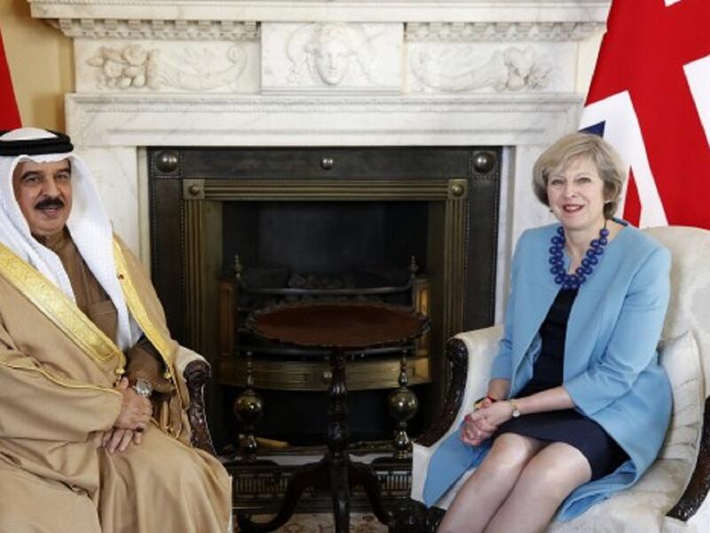 من المقرر أن تنفق بريطانيا نحو 3 مليارات على مشروعات دفاعية في منطقة الخليج خلال السنوات العشر القادمة. وسوف تمد دول الخليج بـ3 خبراء في مجال الإنترنت لمساعدتها في التعامل مع التطرف.