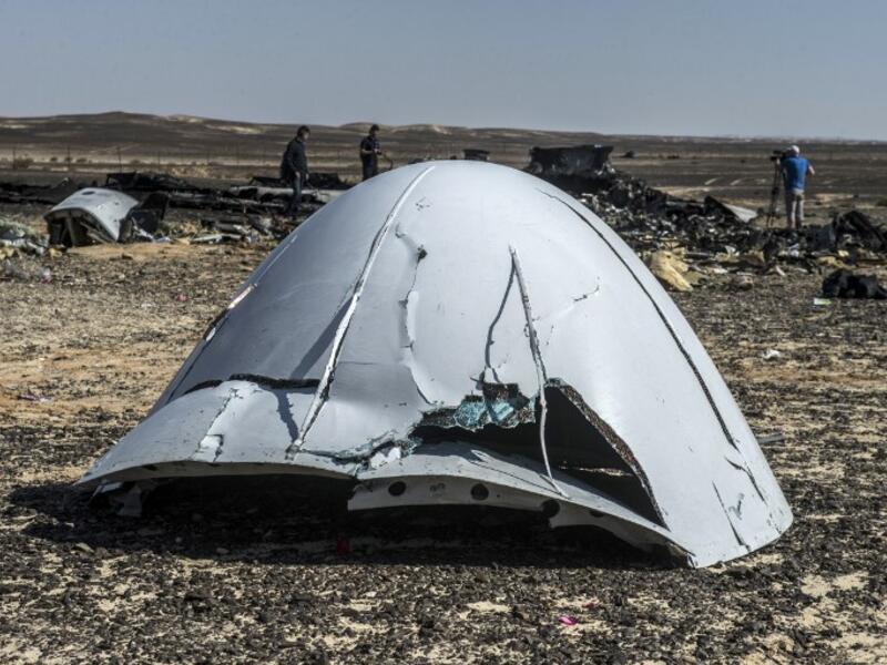 Debris of the A321 Russian airliner lie on the ground a day after the plane crashed in Wadi al-Zolomat, a mountainous area in Egypt's Sinai Peninsula, on November 1, 2015. (AFP/Khaled Desouki)