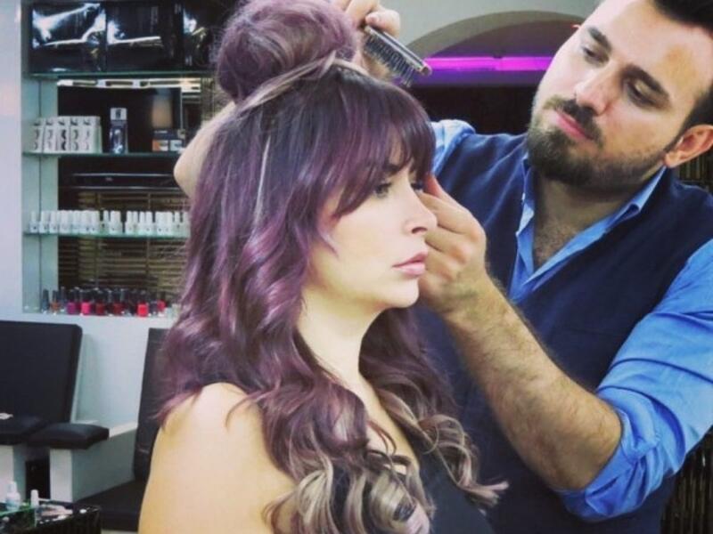 نشرت الممثلة السورية ديمة بياعة عبر صفحتها الخاصة على احد مواقع التواصل الإجتماعي، صورة لها وهي في صالون التزيين، حيث قامت بتغيير لون شعرها.وعلّقت بياعة على الصورة، قائلة: “إجراء بعض التغييرات في حياتي، شكرا لك أسامة على اللون المدهش”.