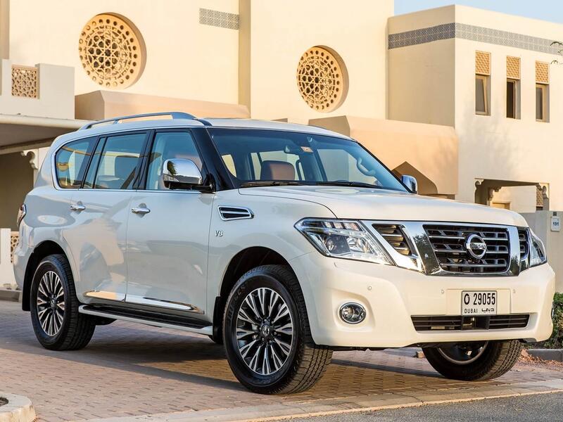 الإمارات: نيسان (باترول) لا يكاد يخلو منزل في الإمارات من وجود نيسان باترول.بدأت شهرتها تحديدا في عام 1990 بطراز غير مفهوم سيارات الدفع الرباعي،وعلى الرغم من المنافسة الشرسة مع تويوتا “لاندكروزر” إلا أن “باترول” هي الأولى خصوصا مع الطرازات الحديثة من بعد 2010
