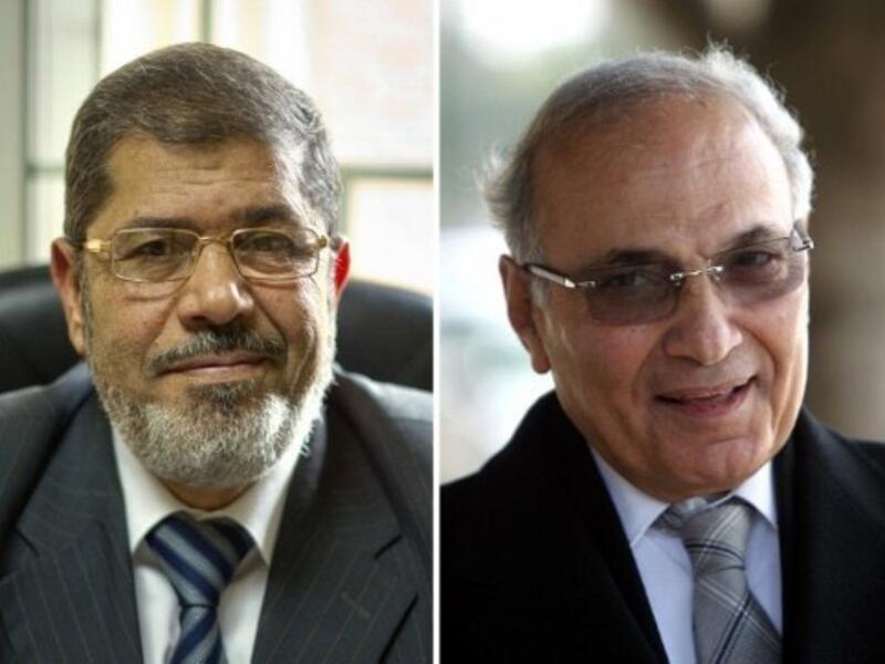 Mohammed Mursi (left) and Ahmed Shafiq