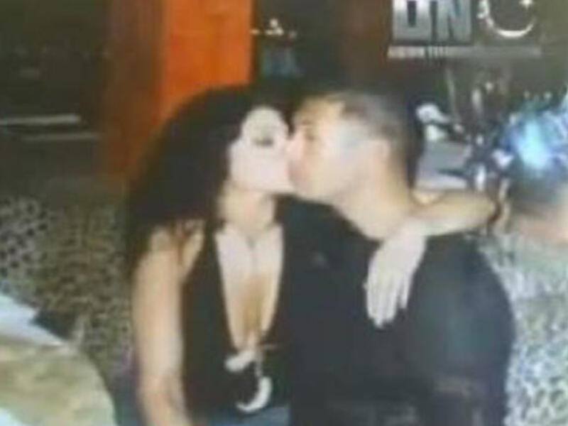 Photo of woman kissing Mu'tasim Al Gaddafi