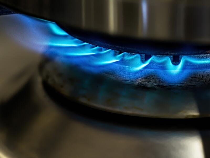 Gas-rich Algeria and Jordan will work together to develop economic ties. (File photo)