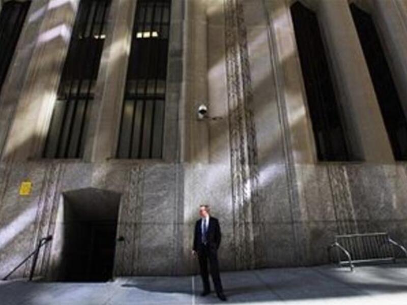 Lebanese banks should place 15 percent of their deposits in Lebanese pounds at an account at the Central Bank
