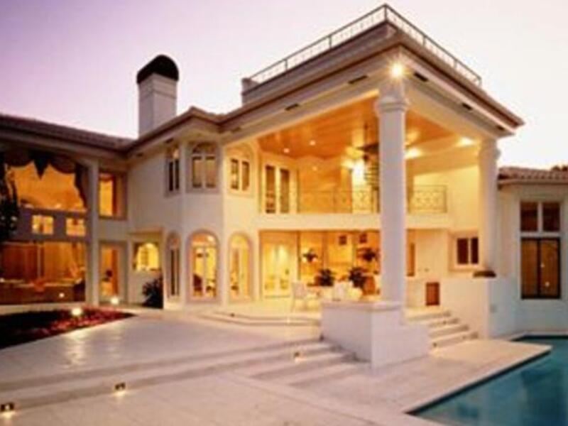 Real estate agent Muna Ameen indicated that house prices in eastern neighbourhoods range between JD50,000 and JD70,000 depending on the size of the unit, while in the western part the value of residential units range between JD100,000 and JD150,000