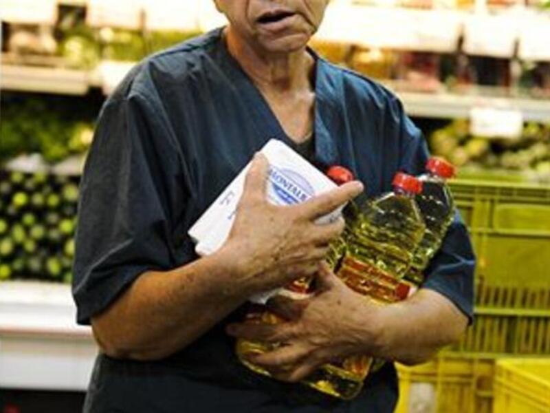 The consumer price inflation was 0.9 per cent during the first half of 2013