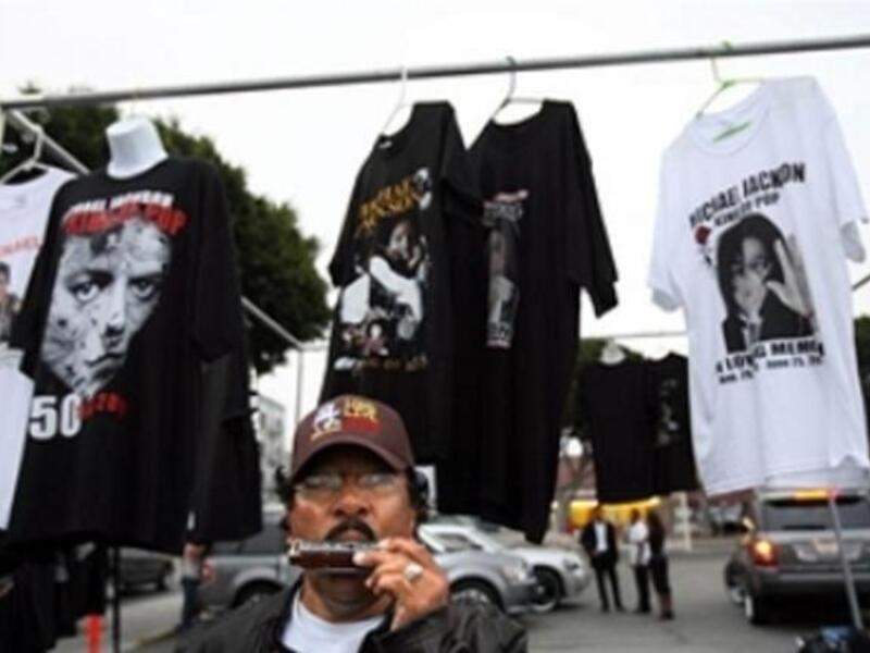 Stands selling women’s shirts in the street