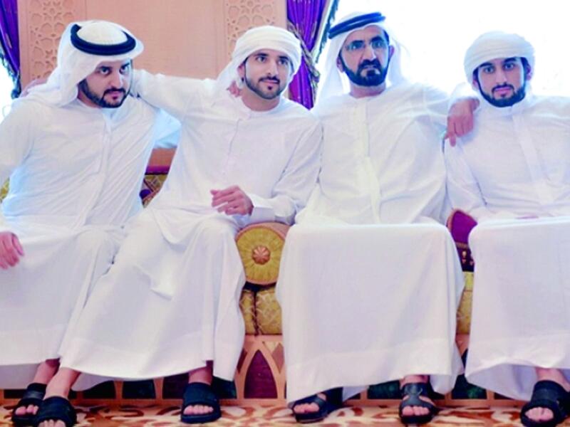 نشر ولي العهد حمدان بن محمد بن راشد آل مكتوم (فزاع) عبر حسابه في "إنستغرام ستوري" عددًا من الصور التي تجمعه بوالده في مراحل عمرية مختلفة.