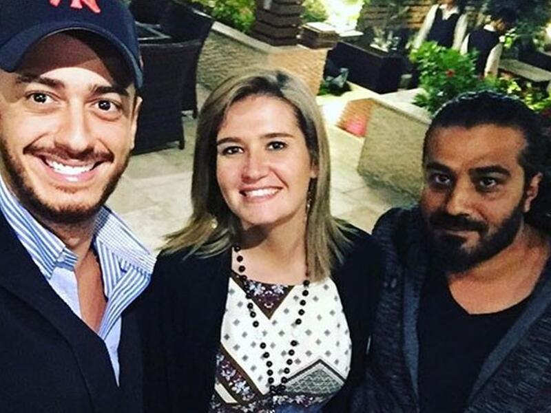 التقت الفنانة المصرية هنا شيحة على العشاء مع الفنان المغربي سعد المجرد وعدد كبير مع أصدقاءهم المشتركين هنا نشرت مجموعة صور من العشاء على موقع “انستجرام” جمهور الفنانة المصرية عبروا عن إعجابهم الشديد بالصور، وتساءلوا إن كان هناك عمل فني سيجمعها بالمجرد أم لا.