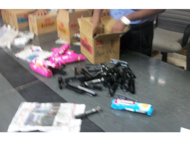 Plan to smuggle ammo in biscuit boxes was crumbled by customs authorities (Photo: Facebook.com/aden.city)