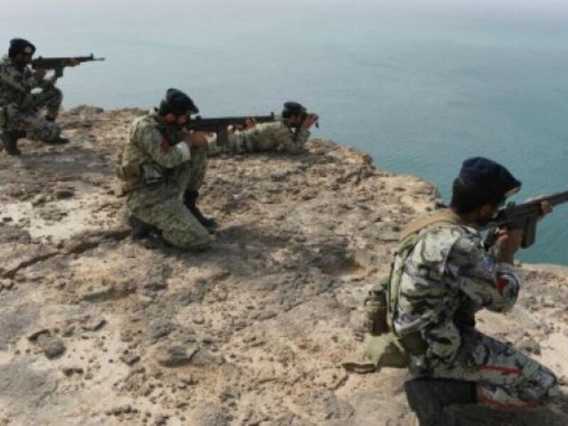 Iranian soldiers take part in military drill, Dec. 30, 2011. (AFP/File)
