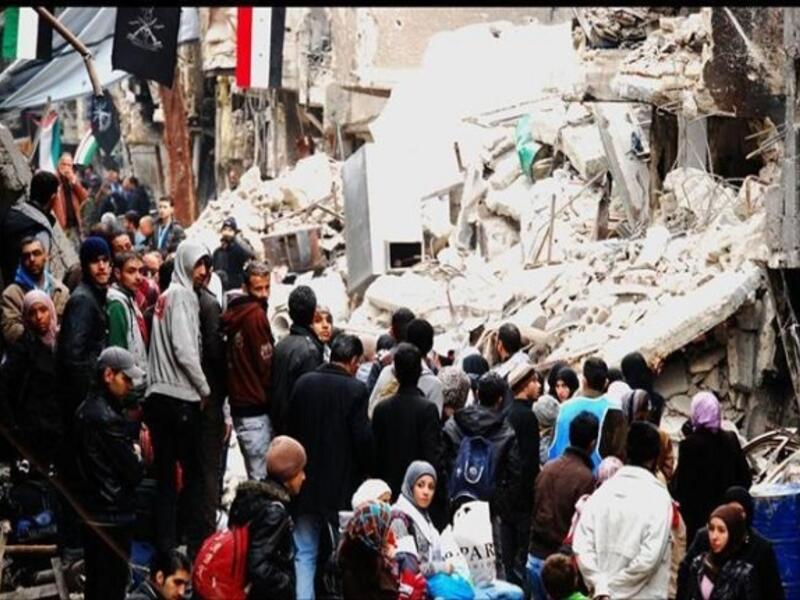 استخدام النظام للدين: فقد دفع النظام مفتي حلب إلى الطلب من الشباب أن يلتحقوا بجيش النظام، عدا عن التعبئة الدينية في المساجد من خلال خطب الجمعة، أو التعبئة المذهبية في المناطق التي تحتوي على أقليات.