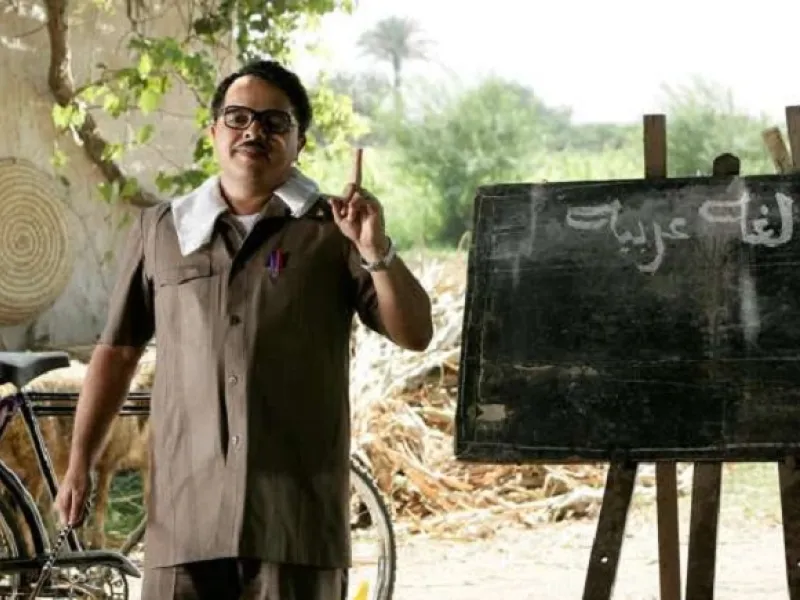 رمضان مبروك أبو العلمين حمودة"محمد هنيدي" : يناقش مشاكل التعليم في مصر من خلال شخصية مدرس لغة عربية ريفي له شخصية قوية، ينتقل ليقابل هناك طلابًا من نوع آخر من أبناء كبار المسئولين، وهناك تدور أحداث مثيرة تكشف خبايا التعليم ومشاكله.
