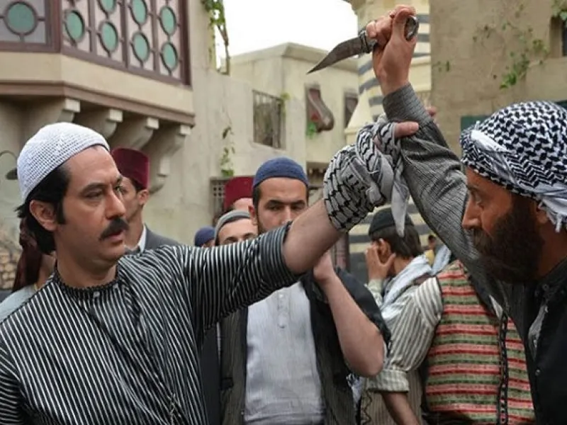 باب الحارة 7: ويشهد الجزء السابع عدد من المفاجآت بأنه يوثق لفترة تاريخية مهمة جدا من ثلاثينيات القرن الماضي، بالاعتماد على مراجع تاريخية توثيقية تجعله أكثر واقعية، ويعتمد على اسلوب النقد الذاتي الذي يكشف عادات الناس برؤى مختلفة.