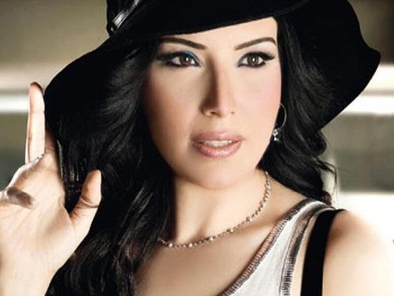 عبير صبري: خلعت حجابها في أغسطس2007 وقالت: إن شح فرص العمل في الفن والإعلام بالنسبة للمحجبة هو الذي دفعني إلى ذلك ، وأنا سأركز في إختياراتي بعد هذا القرار ، ولن أسمح بأن يستغل أحد عودتي من الحجاب في أعمال فنية غير محترمة.