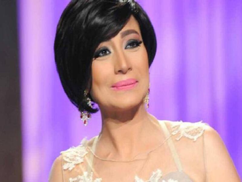 الإعلامية بسمة وهبه: عرفت هذه الإعلامية المصرية من خلال تقديمها لبرنامج قبل أن تحاسبوا واشتهر برنامجها بتقديم المواعظ و استثارة المواضيع الساخنة كزواج المحارم, و الزنا, و قد حاولت هداية الفتيات للإلتزام بالحجاب, إلا أنها فاجئت الجميع بخلع الحجاب.