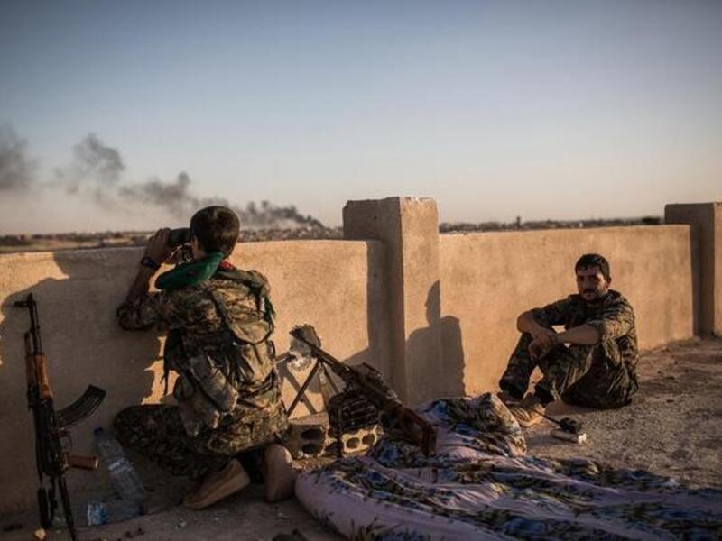 Kurdish fighters take position. (Al Bawaba/File)