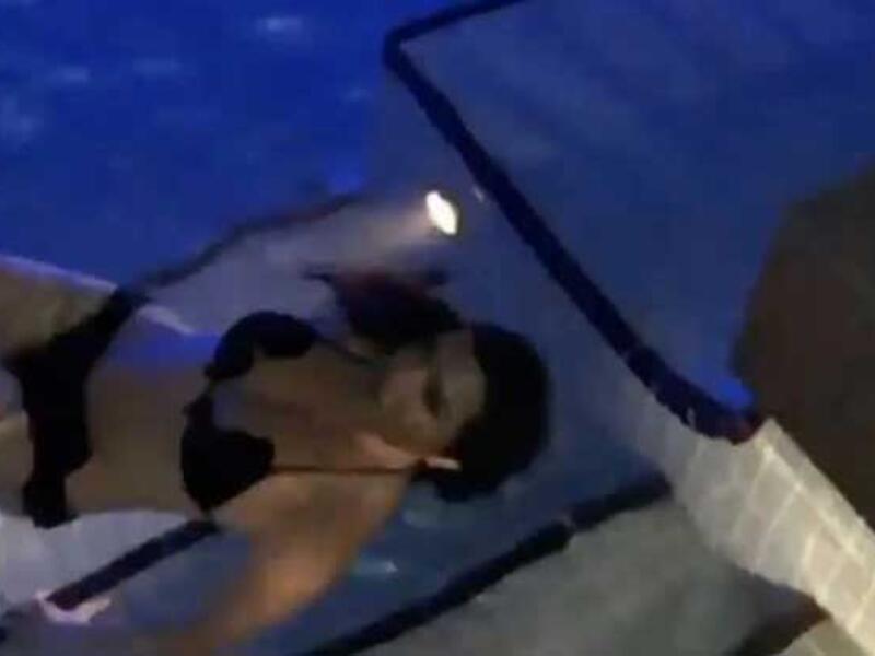 قررت النجمة اللبنانية لاميتا فرنجية السباحة تحت ضوء القمر، حيث ظهرت لاميتا في فيديو نشرته وهي ترتدي البيكني الأسود من قطعتين وتسبح في مسبح خاص وكتبت معلقة "برد تحت ضوء القمر".