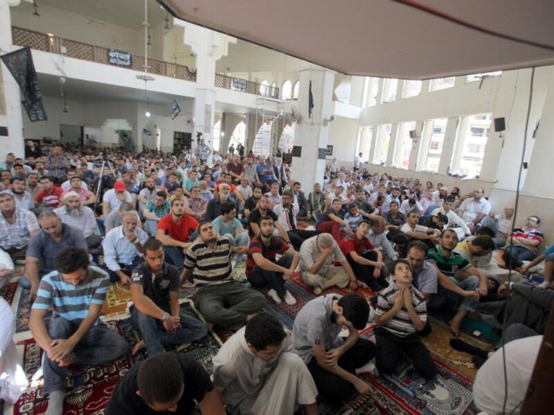 LEBANON, Tripoli : People perform the Friday prayer on August 31, 2013, inside Al-Salam mosque that was targeted with a car bomb a week ago in the northern Lebanese port city of Tripoli. AFP PHOTO STR