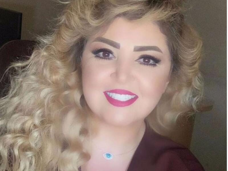 فاجأت الفنانة مها أحمد جمهورها بصورة جديدة نشرتها عبر أنستجرام ظهرت فيها بشكل مختلف اختارت مها تسريحة شعر وماكياج غير من شكل ملامحها وخاصة شكل عينيها واتفق أغلب الجمهور أنها بدت أكثر جمالا بينما قال آخرون إنها تبدو متغيرة.
