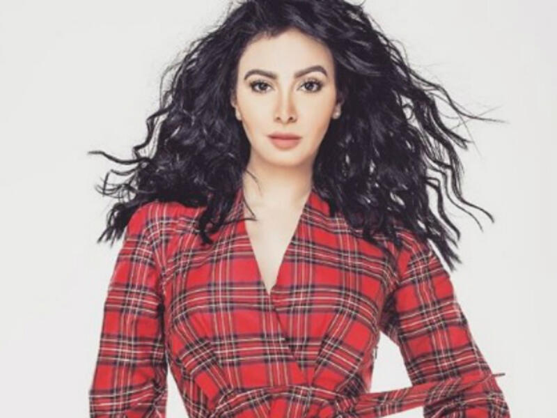 The Egyptian actress sported two casual looks in the photos that were taken by Photographer Mahmoud 