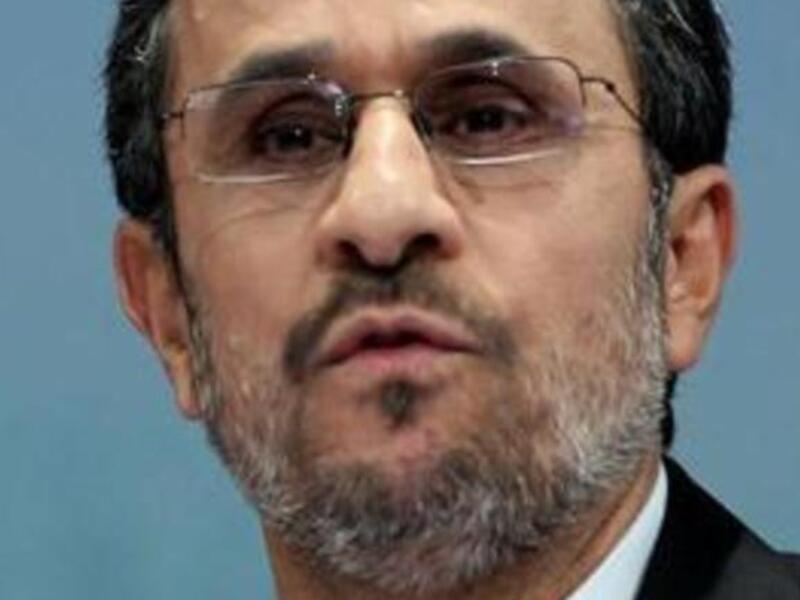 Iran's President Mahmoud Ahmadinejad telephoned Pakistani President Asif Ali Zardari  ahead of the 'D8' summit