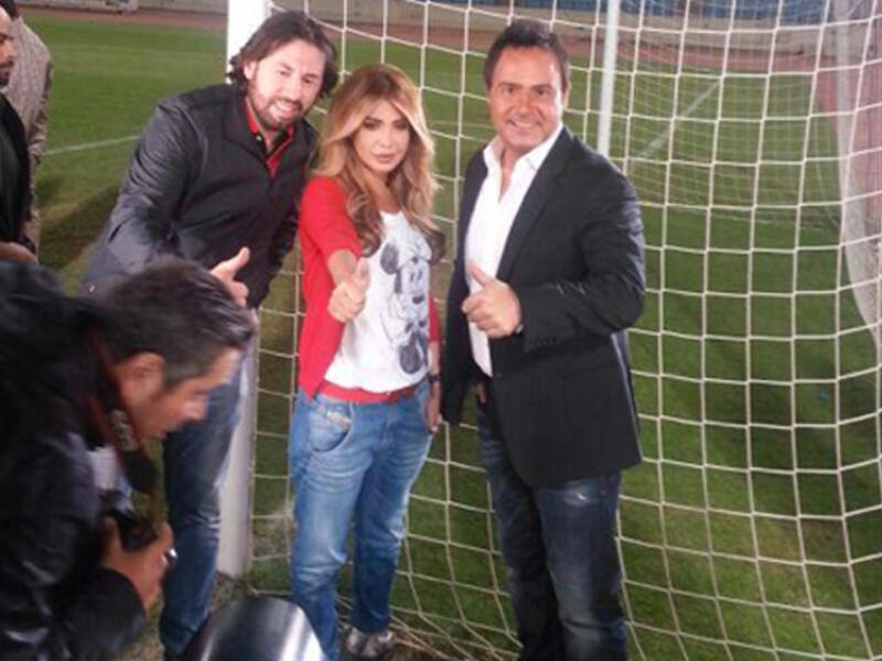 The celebs give the promo campaign a thumbs up! (Image: Twitter)