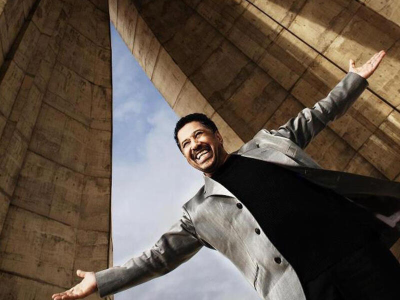 Cheb Khaled can kiss his cares away with Moroccan citizenship granted by royal decree! (Image: Facebook)