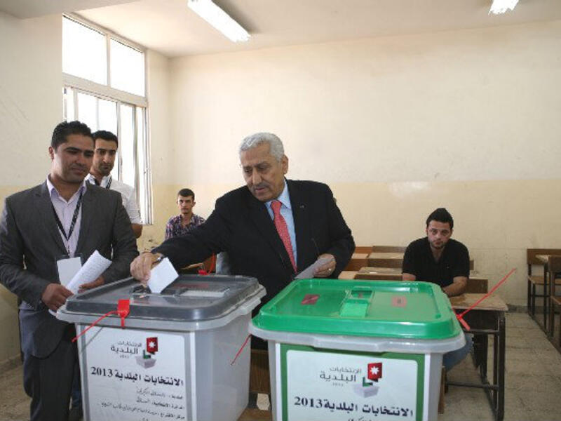 Jordanian Prime Minster Abdullah Ensour casts his vote in Amman on Tuesday. (Image via Jordan News Agency, Petra)
