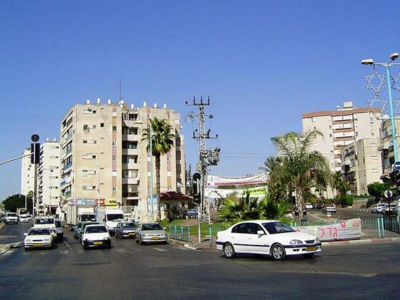 Lod's downtown as another side of Arab town is under invasion by a new ultra Jewish settlement