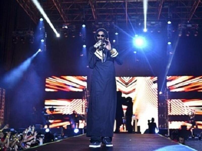 Snoop is seen wearing two thobes in his latest video 