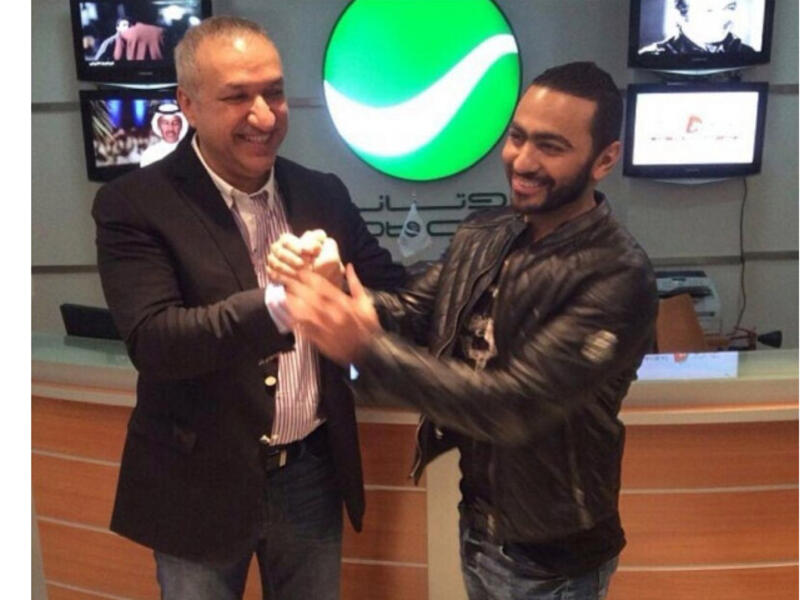 Tamer Hosny shakes on it (Image: Facebook)