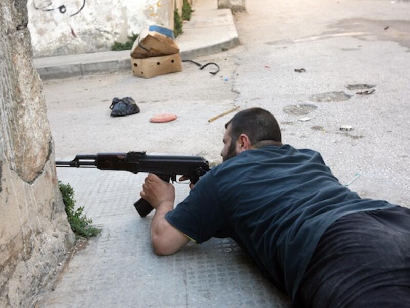 A fighter takes position in the al-Qobee neighborhood of the city of Tripoli, Lebanon on Monday. AFP Photo